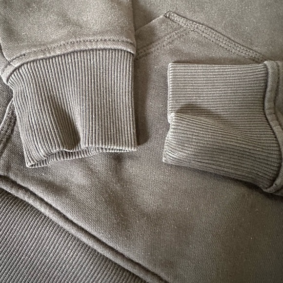 Carhartt women’s Black Logo Hoodie - Picture 7 of 13